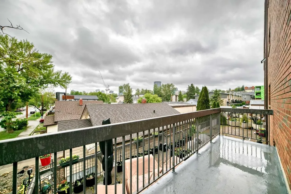 659 4 Avenue NE Calgary AB T2E 0J9