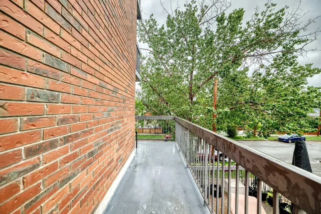 659 4 Avenue NE Calgary AB T2E 0J9