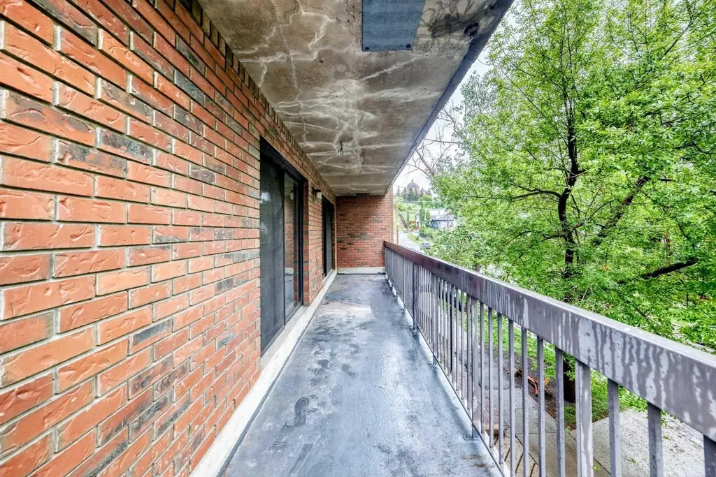 659 4 Avenue NE Calgary AB T2E 0J9