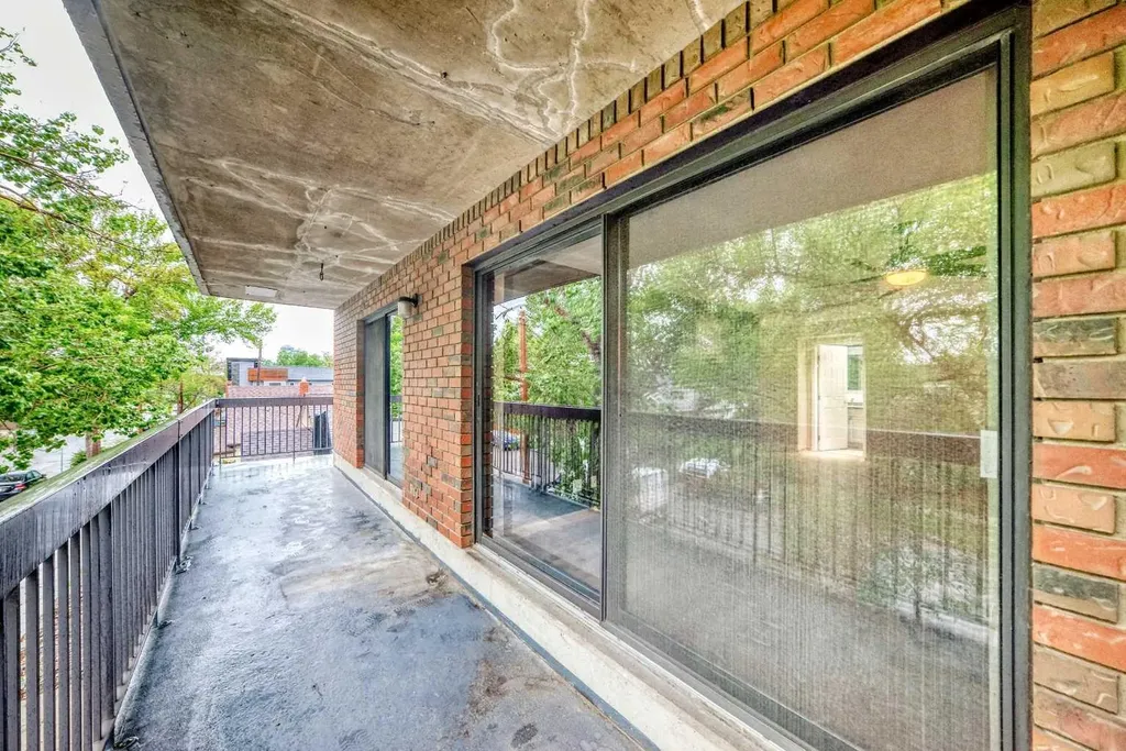 659 4 Avenue NE Calgary AB T2E 0J9