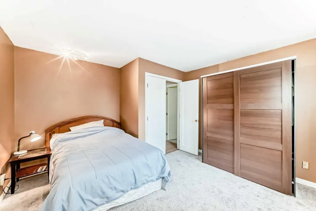 659 4 Avenue NE Calgary AB T2E 0J9