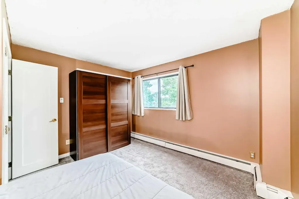 659 4 Avenue NE Calgary AB T2E 0J9