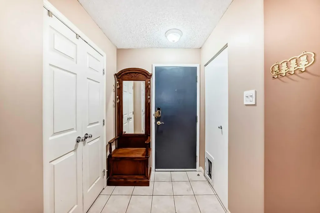 659 4 Avenue NE Calgary AB T2E 0J9