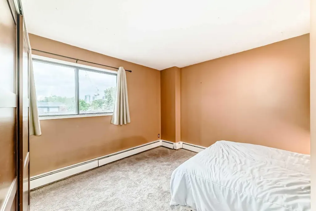 659 4 Avenue NE Calgary AB T2E 0J9