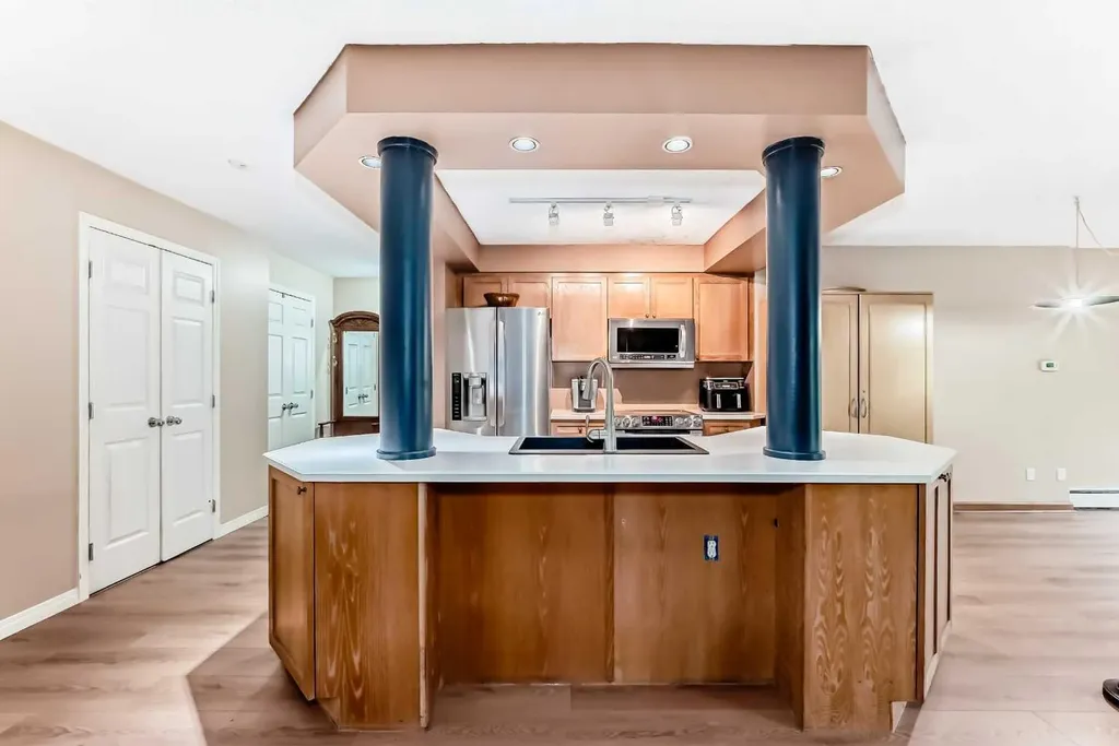 659 4 Avenue NE Calgary AB T2E 0J9