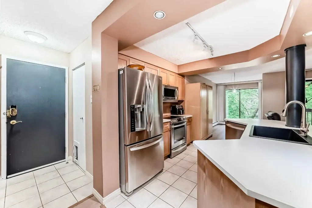 659 4 Avenue NE Calgary AB T2E 0J9