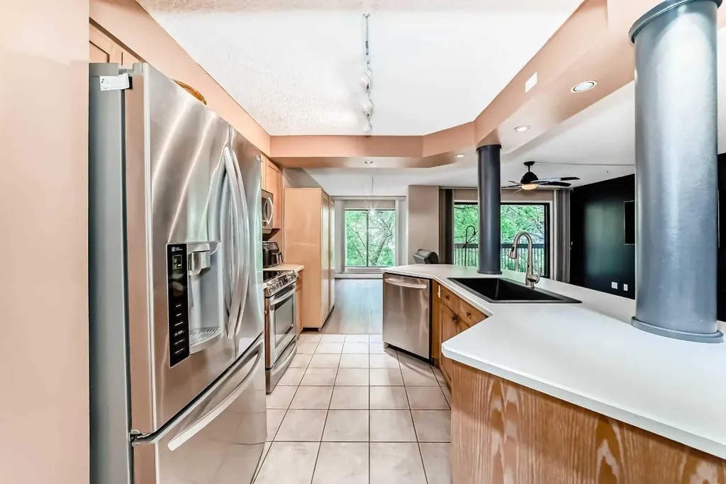 659 4 Avenue NE Calgary AB T2E 0J9