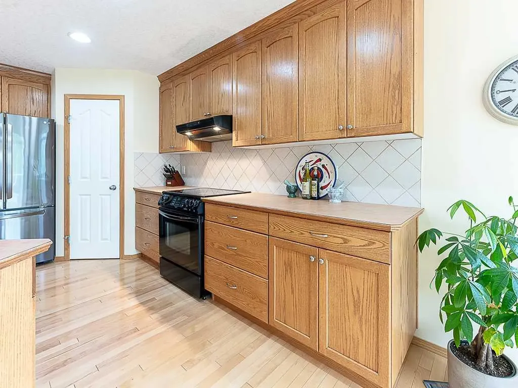 143 Cougarstone Square SW Calgary AB T3H 5J4
