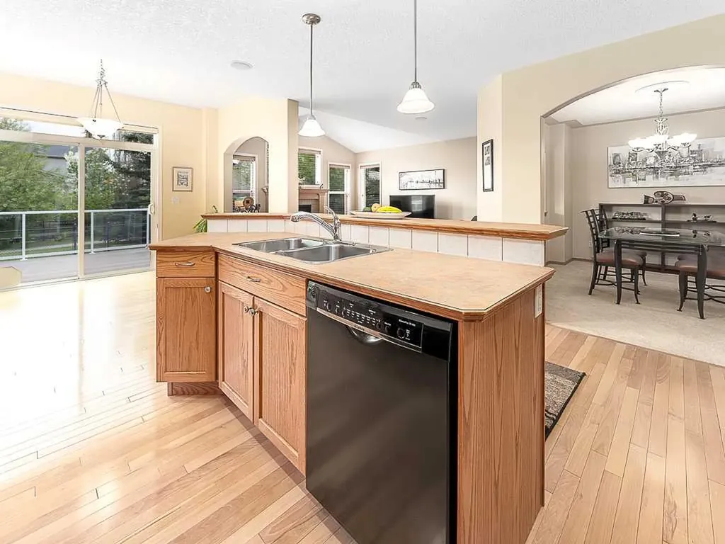 143 Cougarstone Square SW Calgary AB T3H 5J4