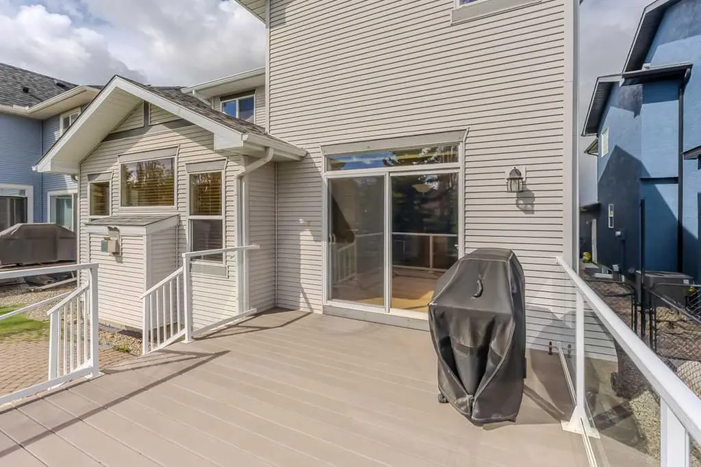 143 Cougarstone Square SW Calgary AB T3H 5J4