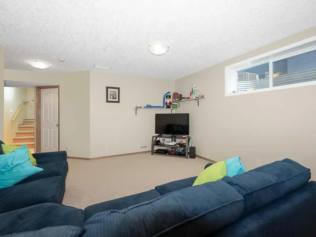 143 Cougarstone Square SW Calgary AB T3H 5J4