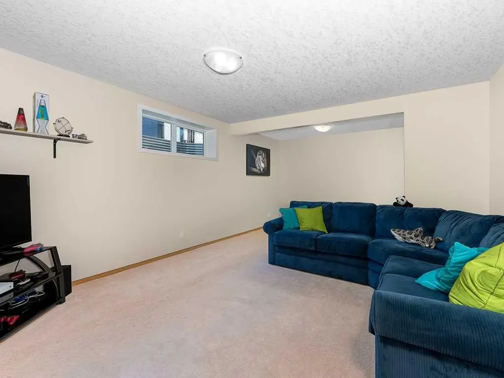 143 Cougarstone Square SW Calgary AB T3H 5J4