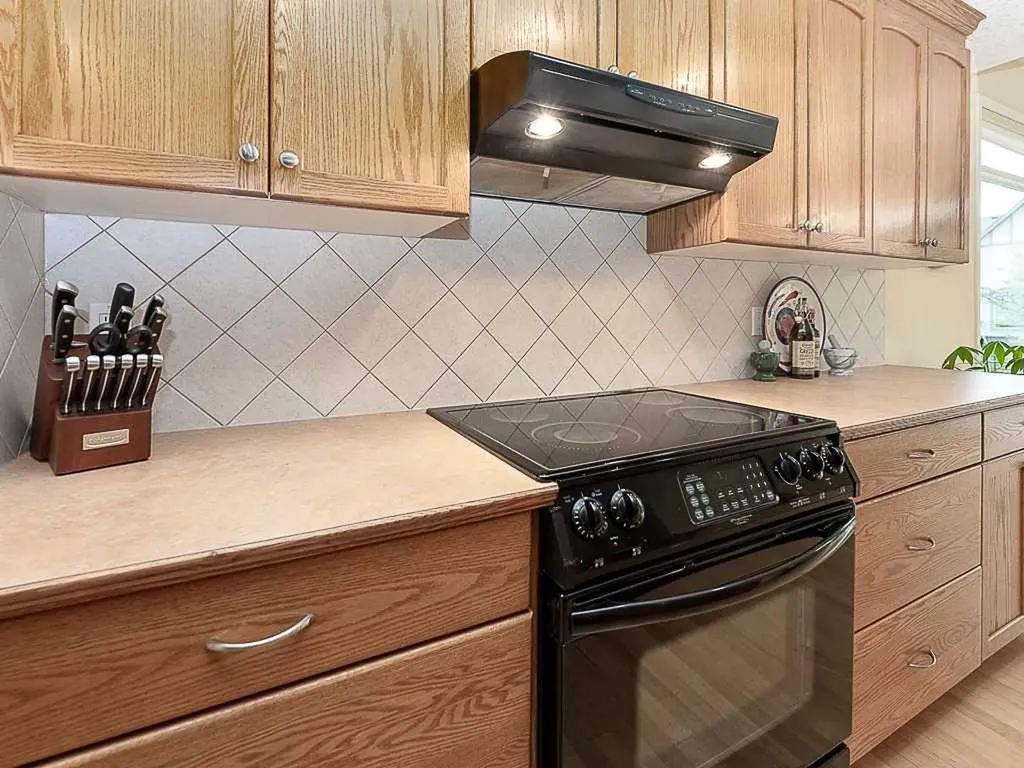 143 Cougarstone Square SW Calgary AB T3H 5J4