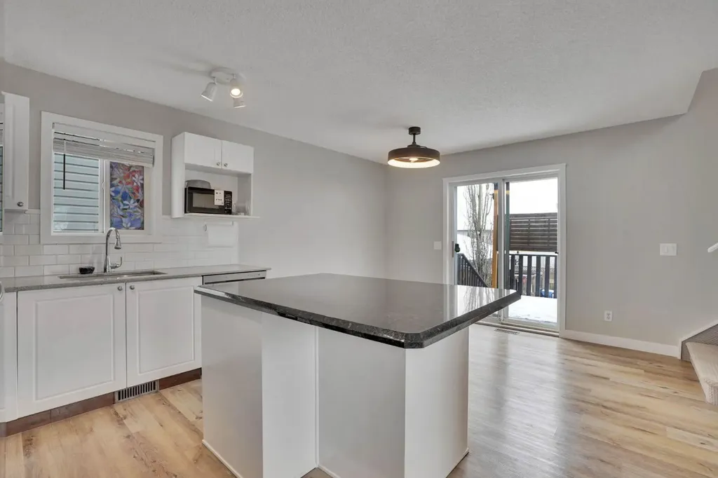 255 Citadel Acres Close NW Calgary AB T3G 5A7