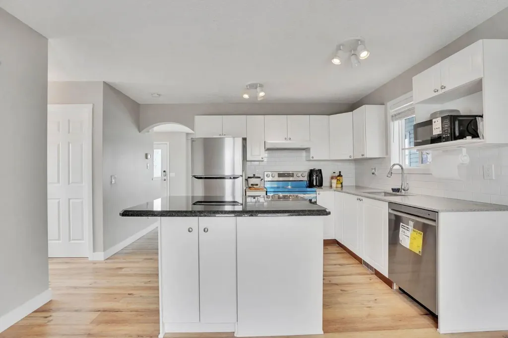 255 Citadel Acres Close NW Calgary AB T3G 5A7