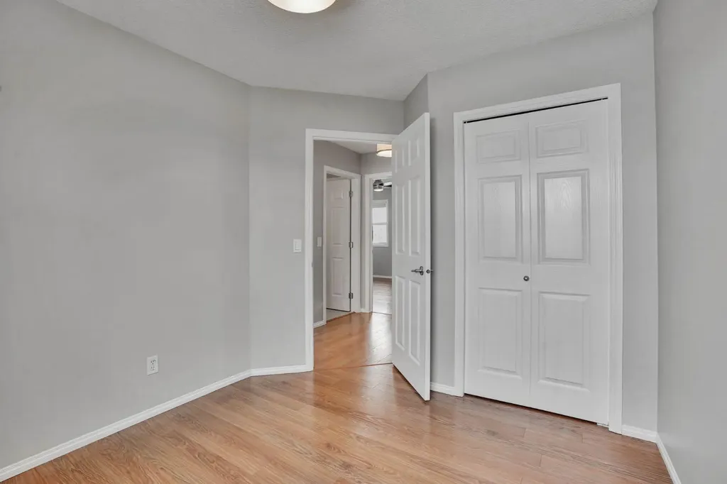 255 Citadel Acres Close NW Calgary AB T3G 5A7