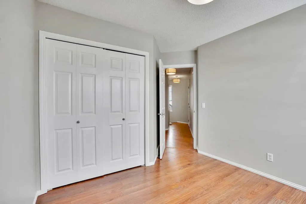 255 Citadel Acres Close NW Calgary AB T3G 5A7