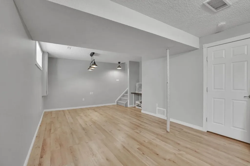 255 Citadel Acres Close NW Calgary AB T3G 5A7