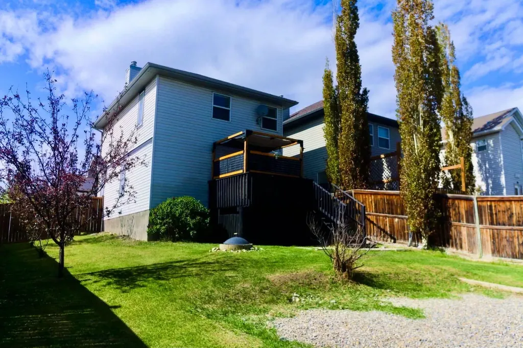 255 Citadel Acres Close NW Calgary AB T3G 5A7