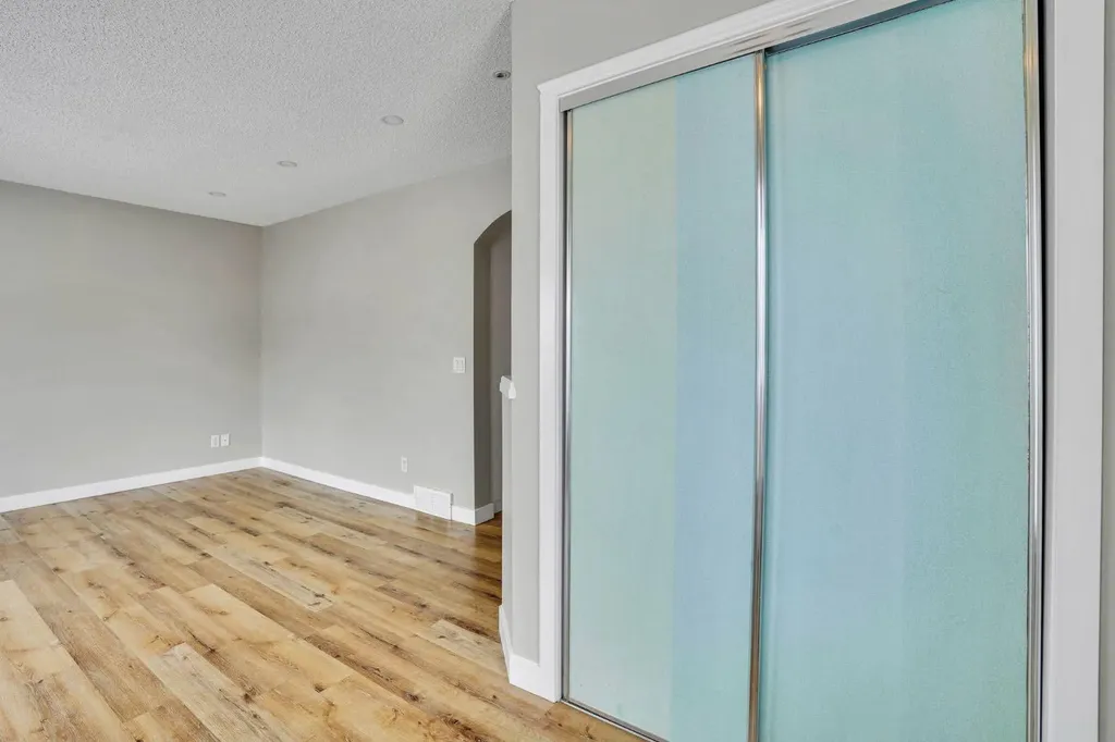 255 Citadel Acres Close NW Calgary AB T3G 5A7