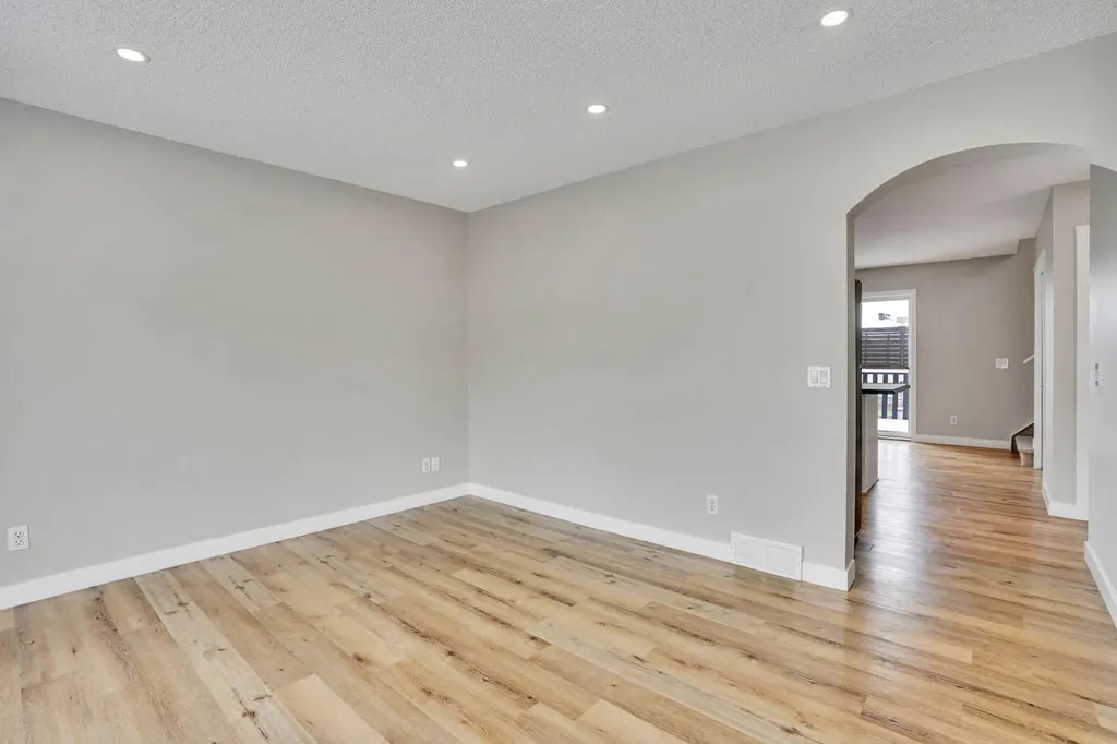 255 Citadel Acres Close NW Calgary AB T3G 5A7