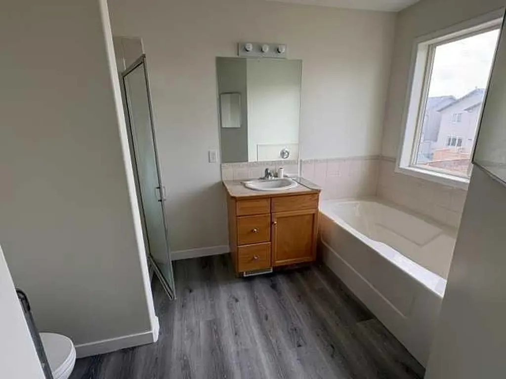 531 Stonegate Road NW Airdrie AB T4B 2Z9