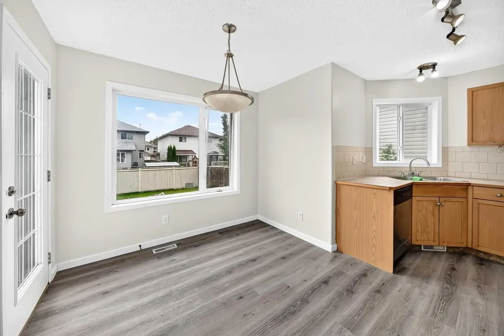 531 Stonegate Road NW Airdrie AB T4B 2Z9