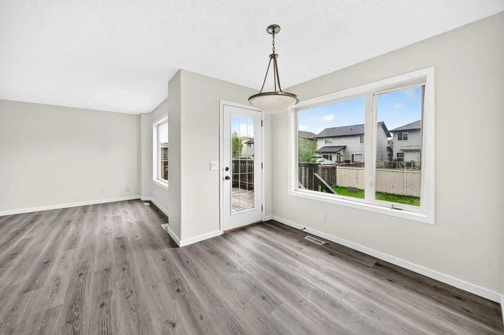 531 Stonegate Road NW Airdrie AB T4B 2Z9