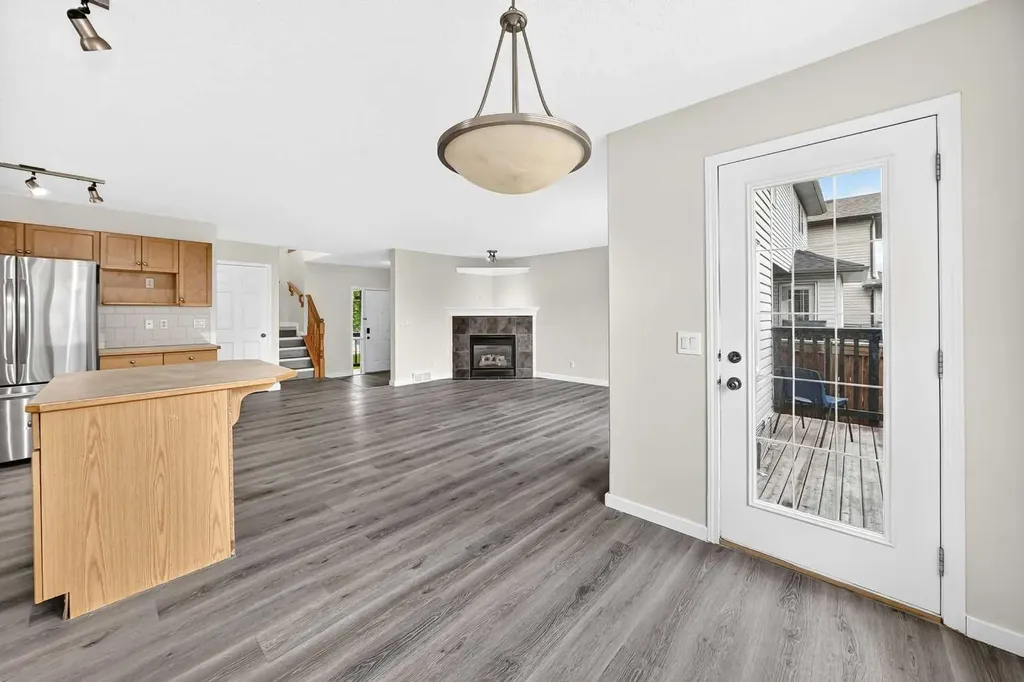 531 Stonegate Road NW Airdrie AB T4B 2Z9