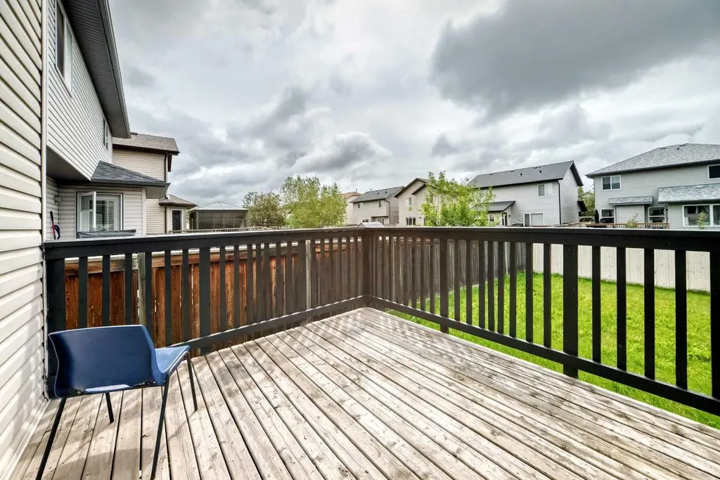 531 Stonegate Road NW Airdrie AB T4B 2Z9