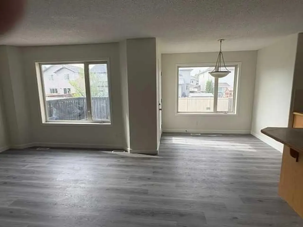 531 Stonegate Road NW Airdrie AB T4B 2Z9