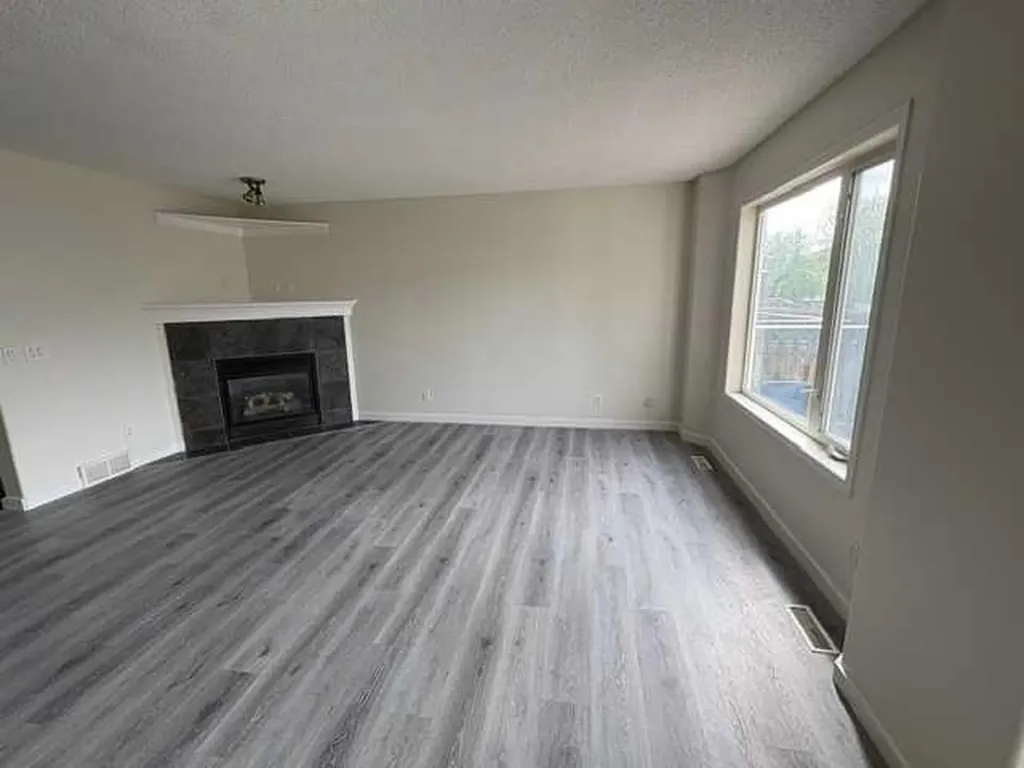 531 Stonegate Road NW Airdrie AB T4B 2Z9