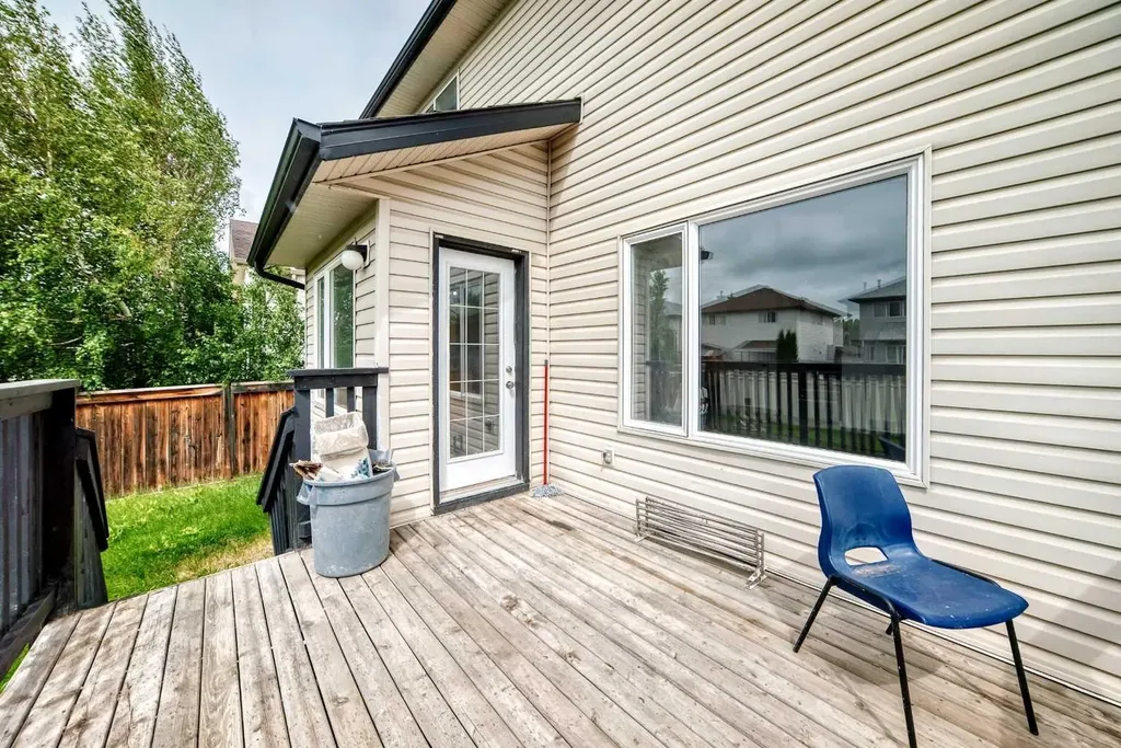 531 Stonegate Road NW Airdrie AB T4B 2Z9