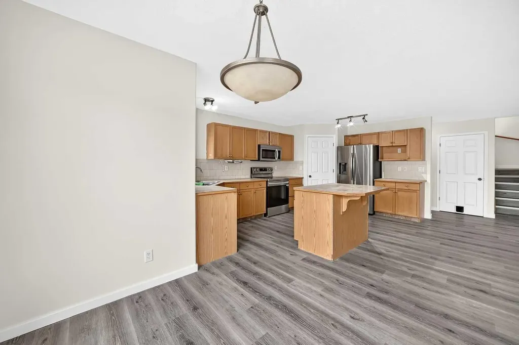 531 Stonegate Road NW Airdrie AB T4B 2Z9