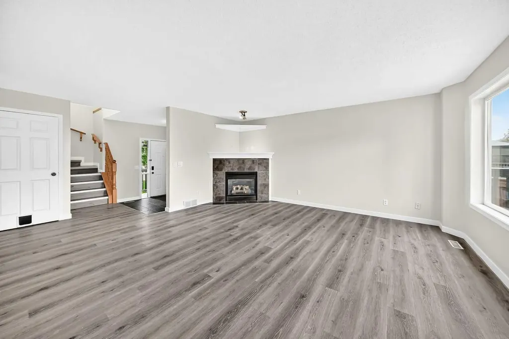 531 Stonegate Road NW Airdrie AB T4B 2Z9