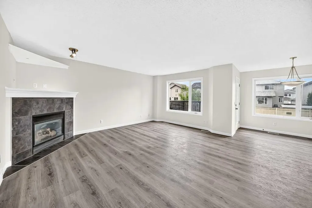 531 Stonegate Road NW Airdrie AB T4B 2Z9