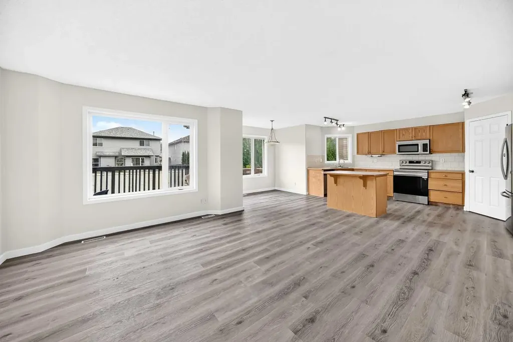 531 Stonegate Road NW Airdrie AB T4B 2Z9
