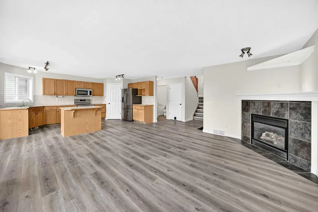 531 Stonegate Road NW Airdrie AB T4B 2Z9