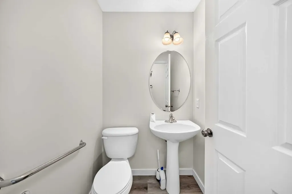 531 Stonegate Road NW Airdrie AB T4B 2Z9