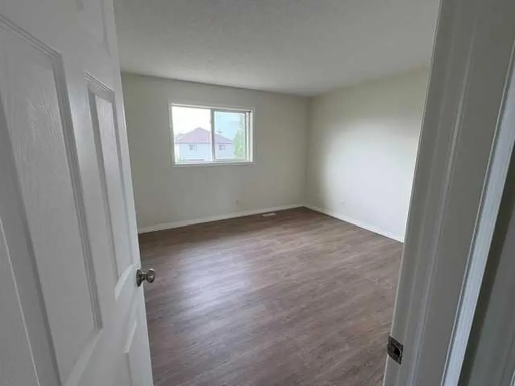 531 Stonegate Road NW Airdrie AB T4B 2Z9