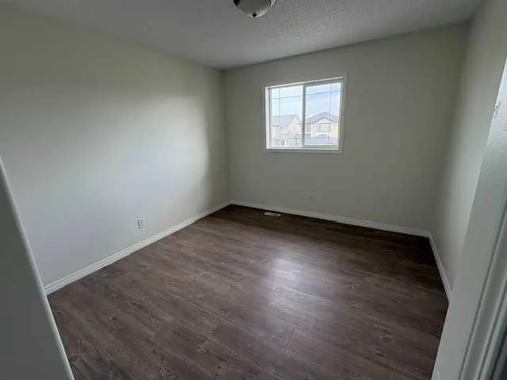 531 Stonegate Road NW Airdrie AB T4B 2Z9