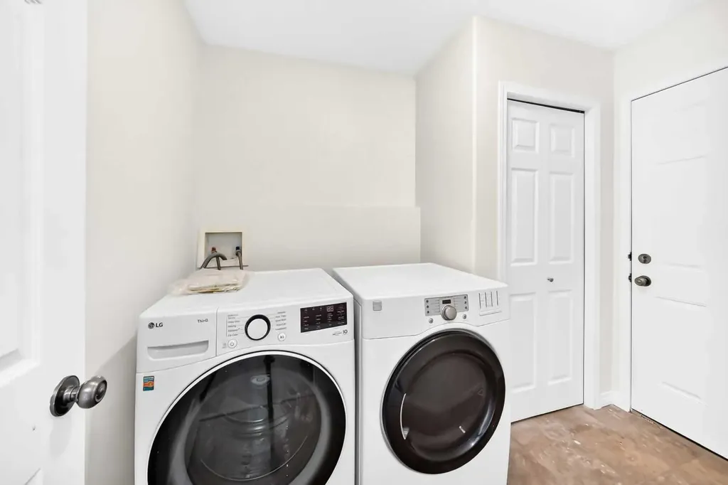 531 Stonegate Road NW Airdrie AB T4B 2Z9