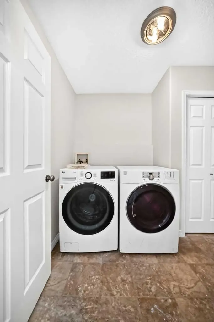 531 Stonegate Road NW Airdrie AB T4B 2Z9