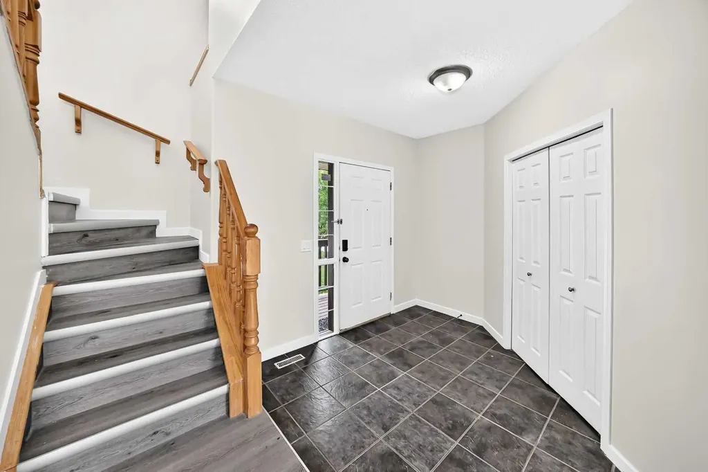 531 Stonegate Road NW Airdrie AB T4B 2Z9
