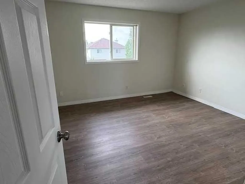 531 Stonegate Road NW Airdrie AB T4B 2Z9