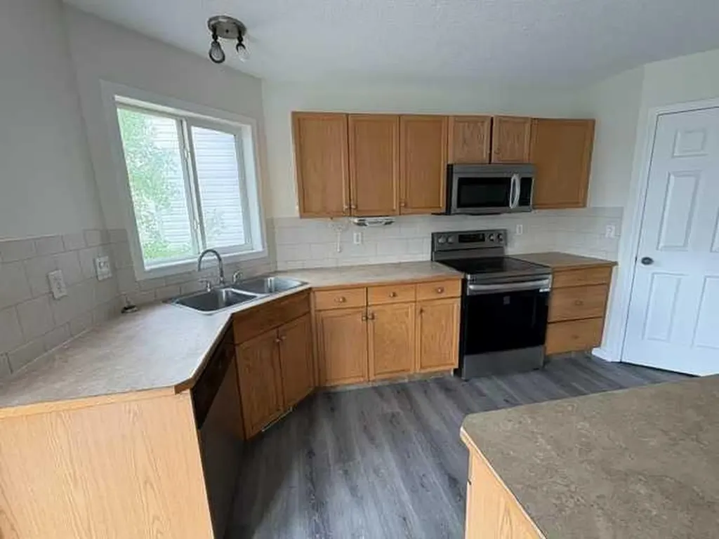 531 Stonegate Road NW Airdrie AB T4B 2Z9