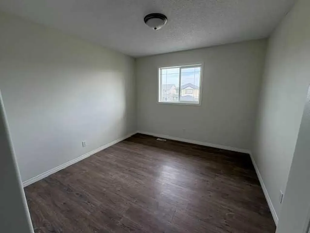531 Stonegate Road NW Airdrie AB T4B 2Z9