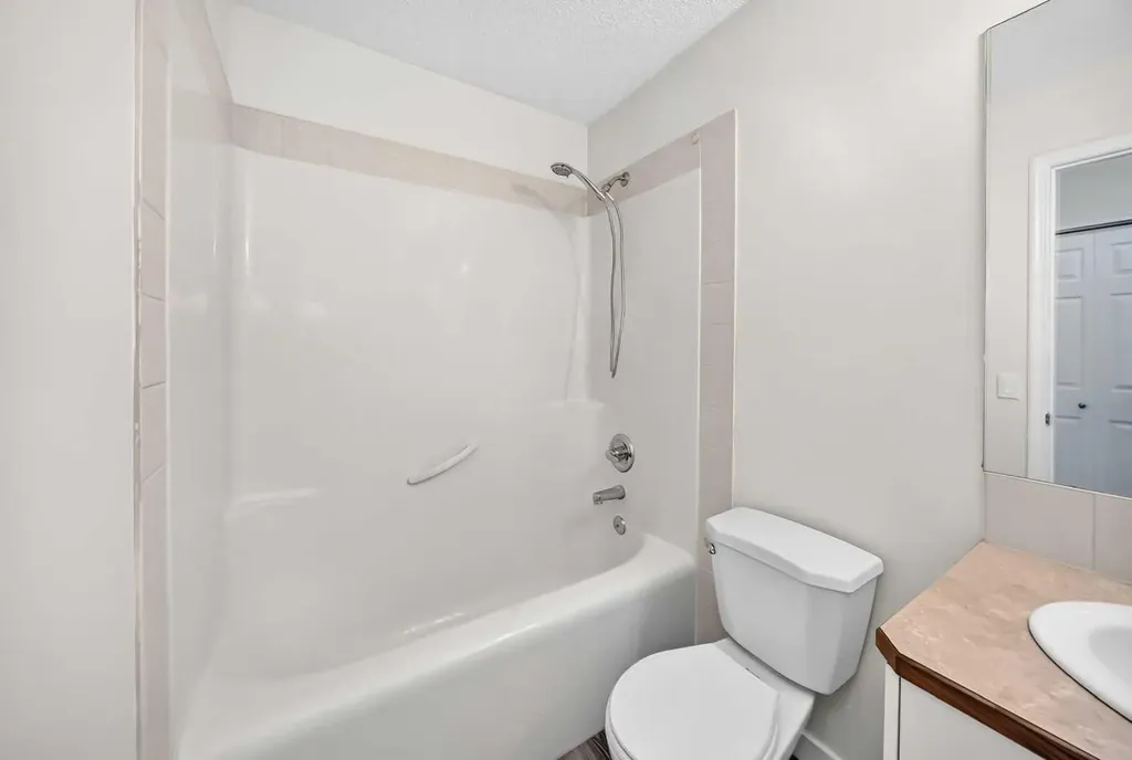 531 Stonegate Road NW Airdrie AB T4B 2Z9