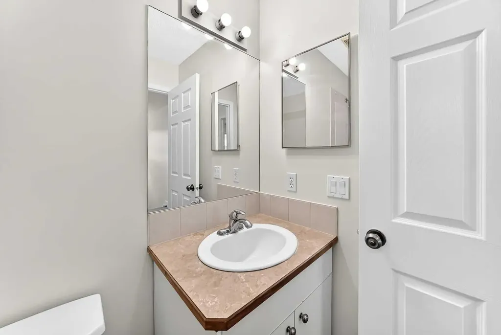 531 Stonegate Road NW Airdrie AB T4B 2Z9