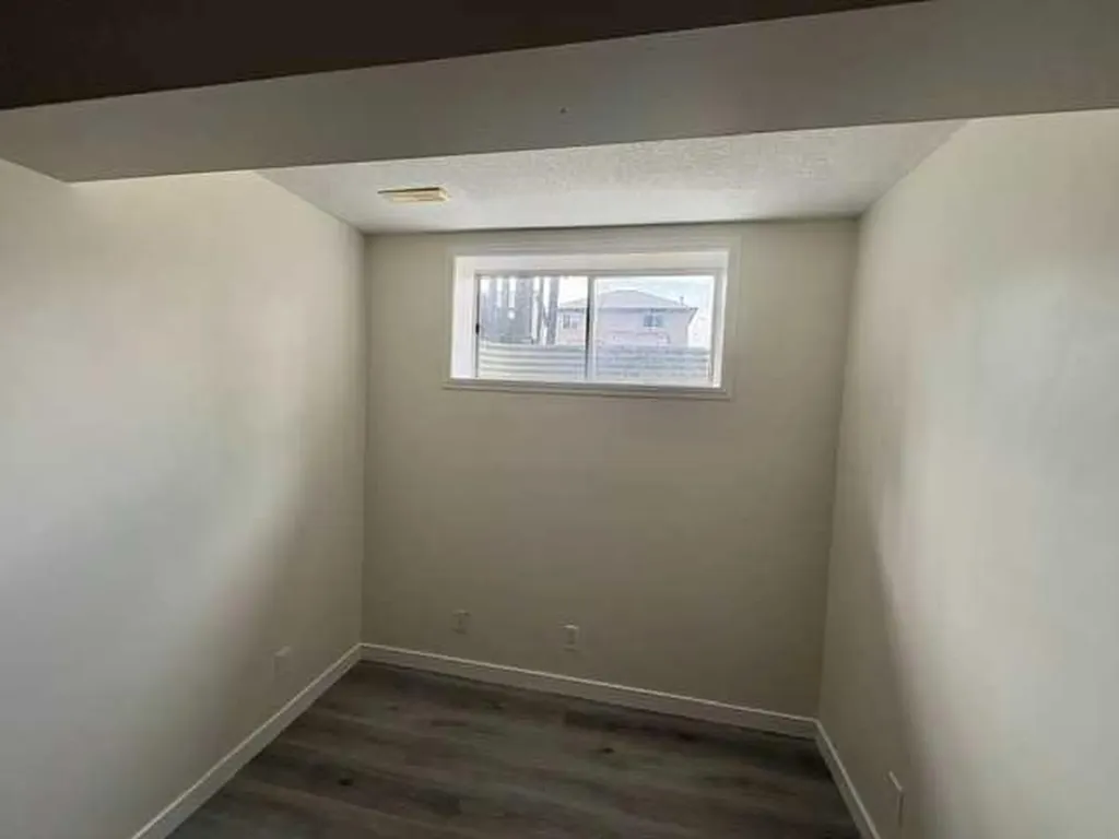 531 Stonegate Road NW Airdrie AB T4B 2Z9